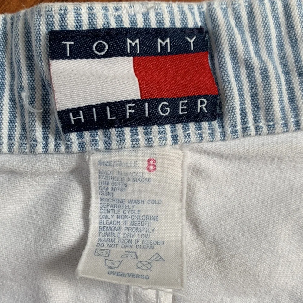 VTG TOMMY HILFIGER High Waist White Denim Shorts Classic Logo Flag Patch